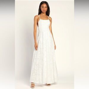 ✨NWT Lulu’s Let There Be Romance White Burnout Floral Maxi Dress✨